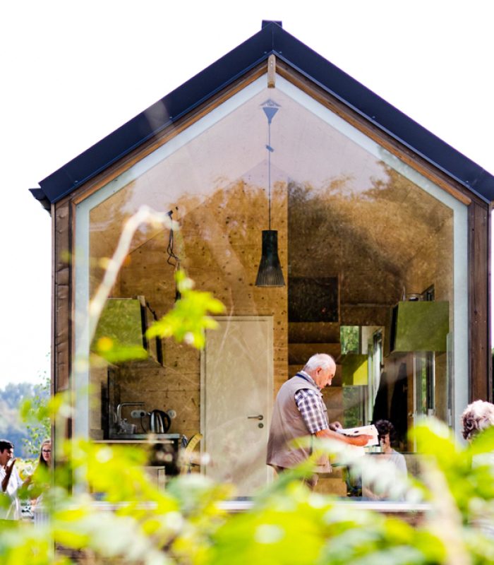 Ansicht Giebelseite Tiny Haus mit Fensterscheibe